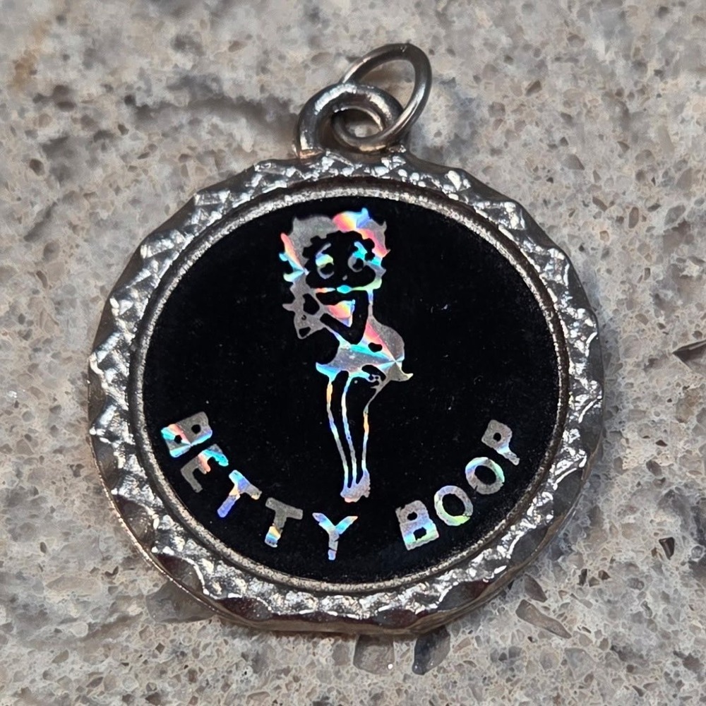 Vintage Betty Boop Holographic‎ Pendant Charm Silver Tone Scalloped Edge Retro